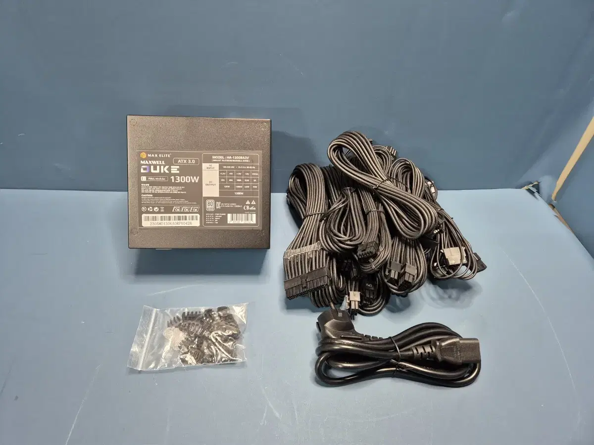 맥스엘리트 DUKE 1300W 80PLUS플래티넘 ATX3.0